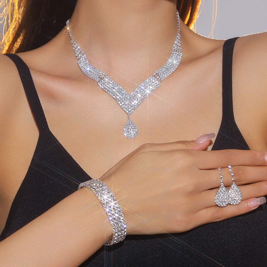 Three Pieces of Source Temperament Luxury Shiny Rhinestone Necklace Earrings Set Bridal Jewellery Love Pendant Ear